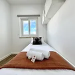 Shine By Homing Apartman *